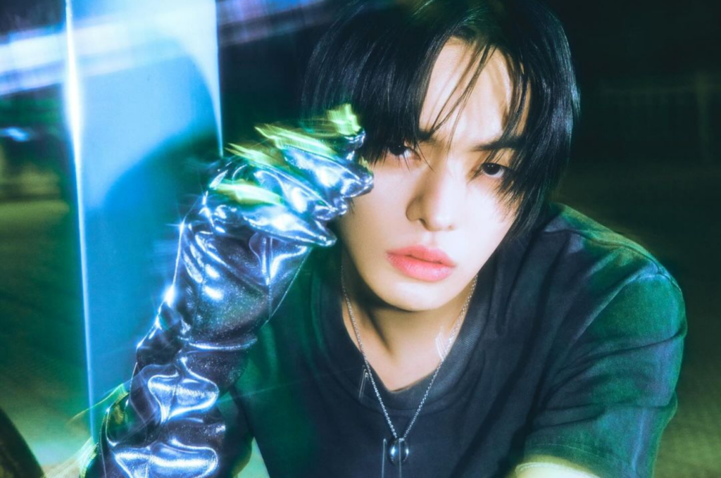 Fã de Claudinho e Buchecha, LEO debuta no kpop com EP 'Come Closer' 1 Cantor coreano-australiano LEO