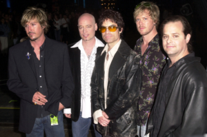Train em evento da MTV em 2002; Charlie Colin aparece na ponta esquerda