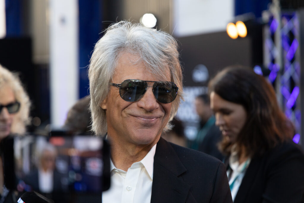 Bon Jovi emplaca segunda música com um bilhão de streams no Spotify 1 A mãe de Jon Bon Jovi, líder do Bon Jovi, morreu aos 83 anos