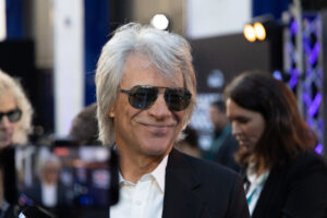 A mãe de Jon Bon Jovi, líder do Bon Jovi, morreu aos 83 anos