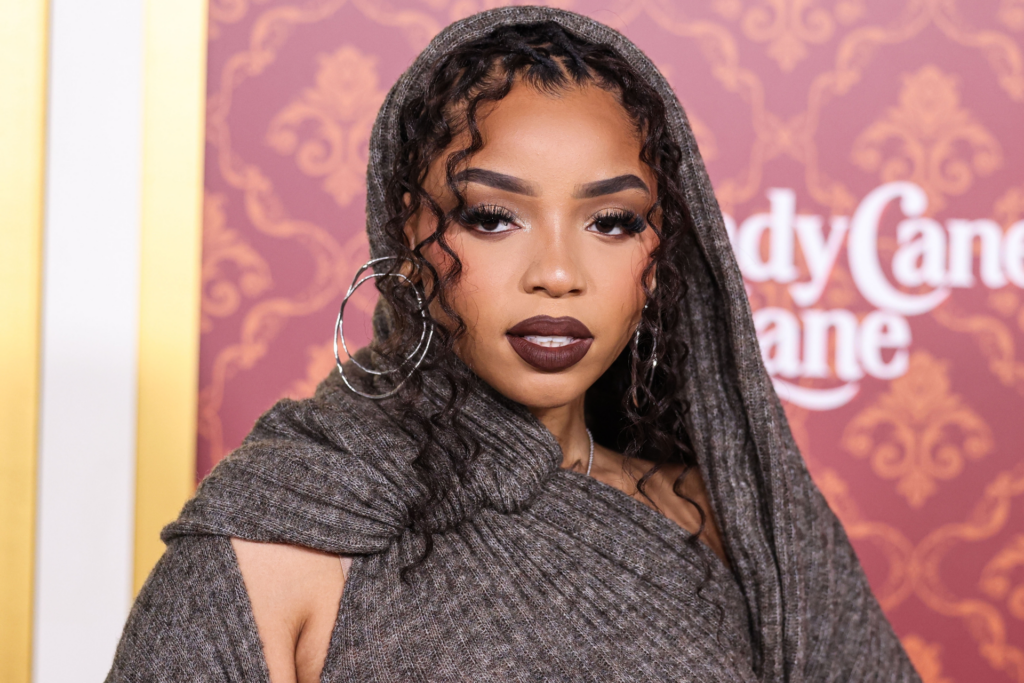 Chlöe diz que sua música é vista como R&B e não pop, por ser uma mulher negra 1 Chlöe disse que sua cor de pele influência em como sua música é classificada