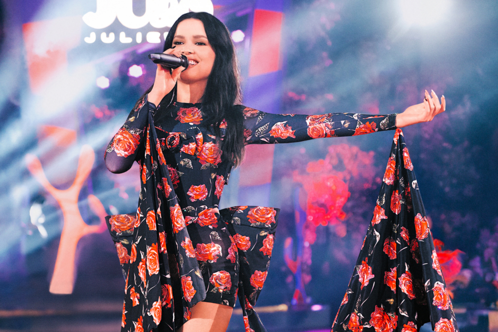 'São JUão': Juliette usou a 'conexão emocional' para escolher as músicas do DVD 1 A capa do álbum 'São JUão' de Juliette