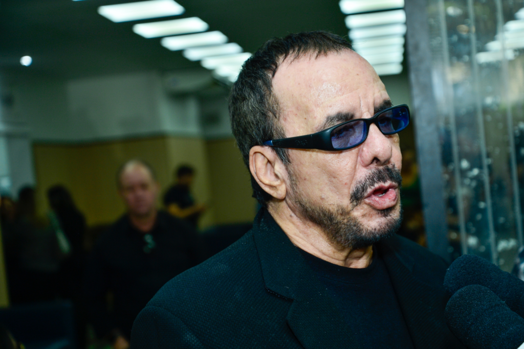 Ralf revela que ficou 4 anos sem ver Chrystian, e lamenta a morte do irmão 1 Ralf compareceu ao velório de Chrystian