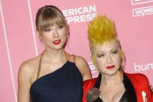 Taylor Swift foi elogiada por Cyndi Laupe