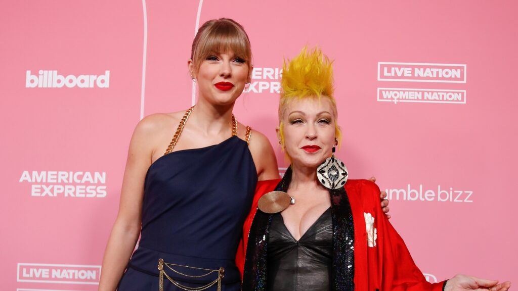 Cindy Lauper elogia Taylor Swift e revela qual é seu disco favorito 1 cyndi e taylor