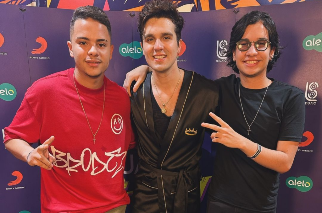 Kaka e Pedrinho, do hit 'Piração', ganharam conselho de Luan Santana 1 Kaka e Pedrinho com Luan Santana