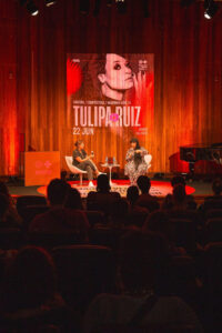 Claudia Assef, uma das idealizadoras do WME, e a cantora Tulipa Ruiz