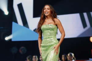 Anitta durante o Premios Juventud 2024, em Porto Rico
