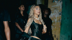 Cantora Ajuliacosta decidiu cancelar show após caso de agressão a mulher