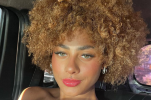 Raissa homenageia o pai, Mr. Catra na capa do seu novo projeto