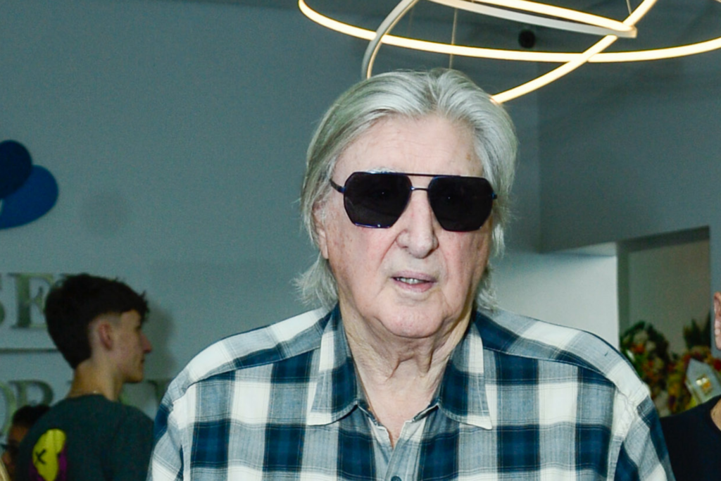 Sérgio Reis se recupera após cirurgia: 'Vão me aguentar cantando' 1 Sérgio Reis cancela agenda após resultado de exames