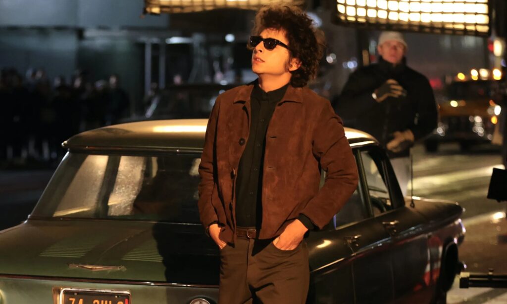 Timothée Chalamet ouviu 12 horas de músicas inéditas de Bob Dylan antes de filme 1 Timothee Chalamet as Bob Dylan