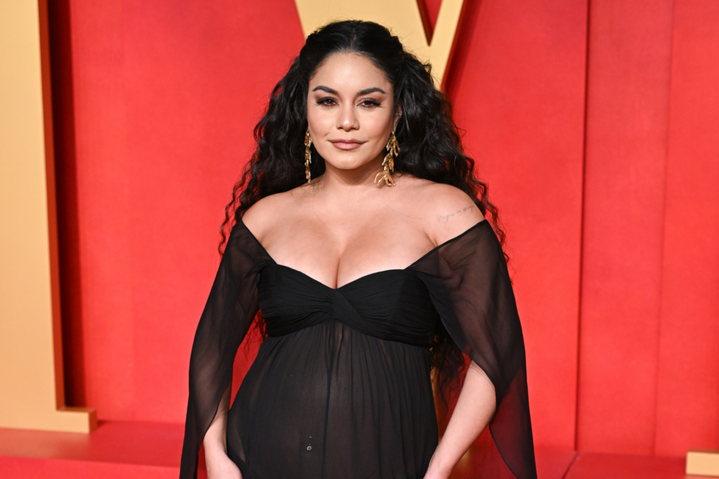 Vanessa Hudgens desabafa após vazamento de fotos do filho: 'Estamos desapontados' 1 Vanessa Hudgens anunciou a gravidez em março