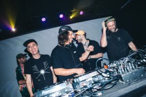 Phillippi, do Fatnotronic, com o duo Marsellie e OSGEMEOS