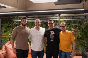 Henrique e Juliano se unem a empresários e startup