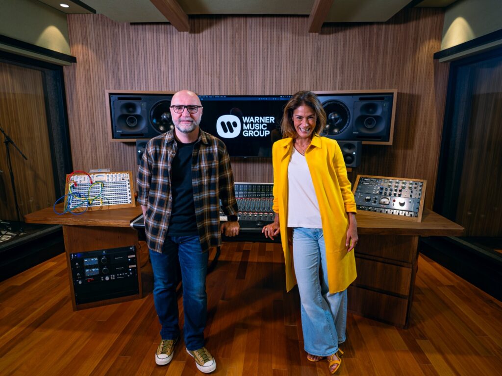 Warner Music Group inaugura estúdios próprios no RJ 1 Marcel Klemm, da Warner Chappell, e Leila Oliveira, da Warner Music