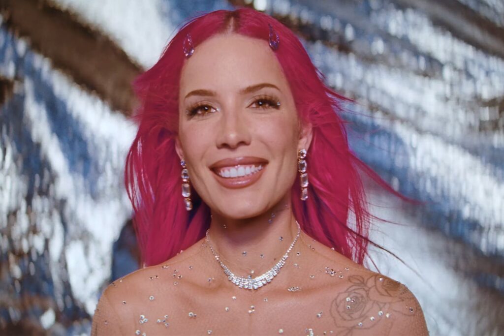 Após confusão com Britney Spears, Halsey se declara para a cantora: ‘Inspiração’ 1 halsey lucky