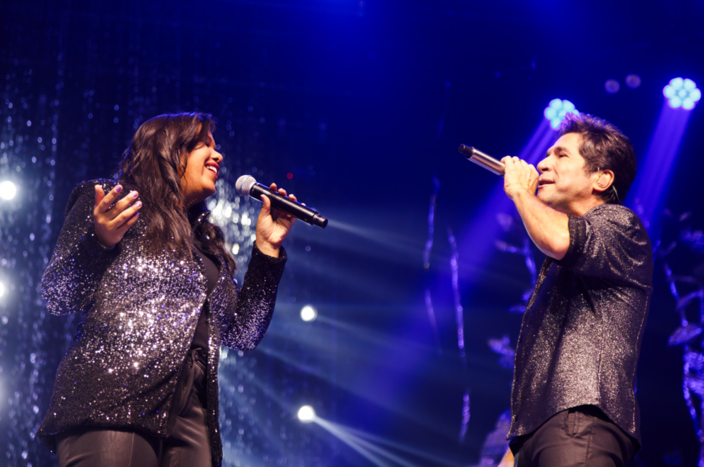 Filha do sertanejo João Paulo homenageia o pai na turnê de Daniel 1 Jéssica Reis, filha de João Paulo, e Daniel em show