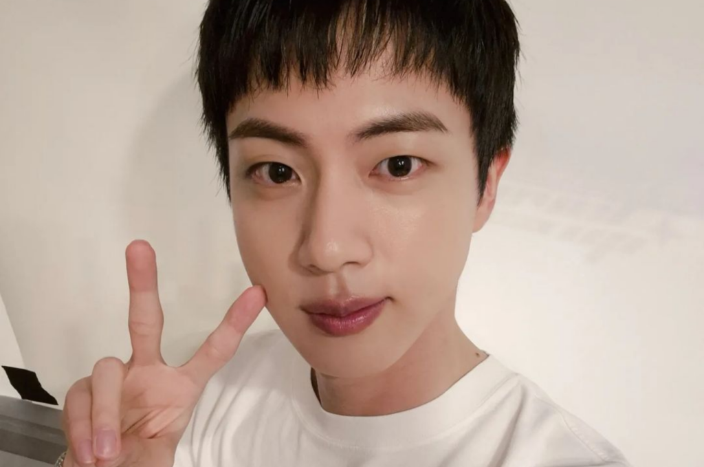 Jin, do BTS, anuncia novo programa no YouTube; veja o trailer de 'Run Jin' 1 Jin, do BTS