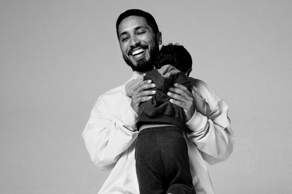 Rashid lança 'Cairo', música para o filho: 'Peço desculpas pelos erros' 1 Rashid e filho Cairo (Foto: divulgação)