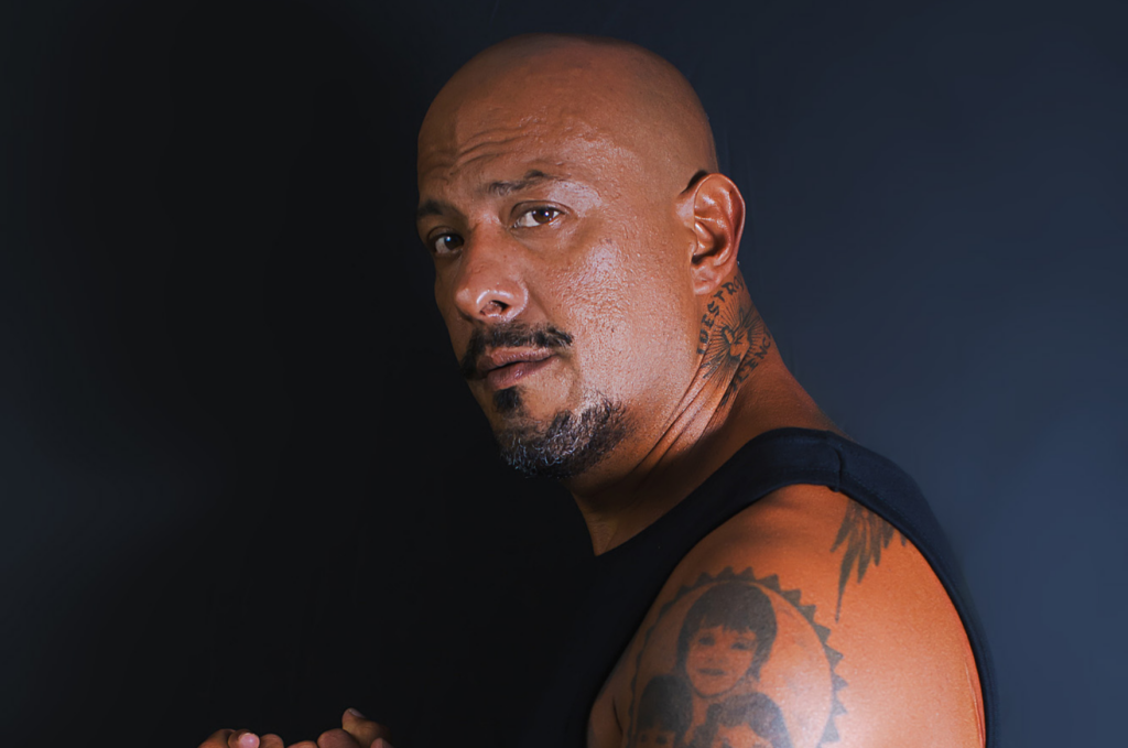 Junaiine, baterista fundador do Natiruts, engata carreira solo com novo single 1 Junaiine