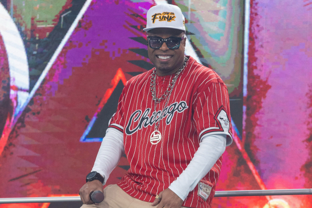 Buchecha comemora ter finalizado seu curso de educação superior