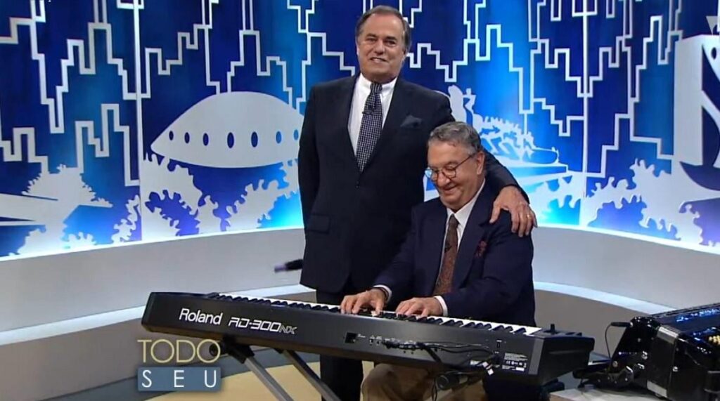 Caçulinha ao lado de Ronnie Von