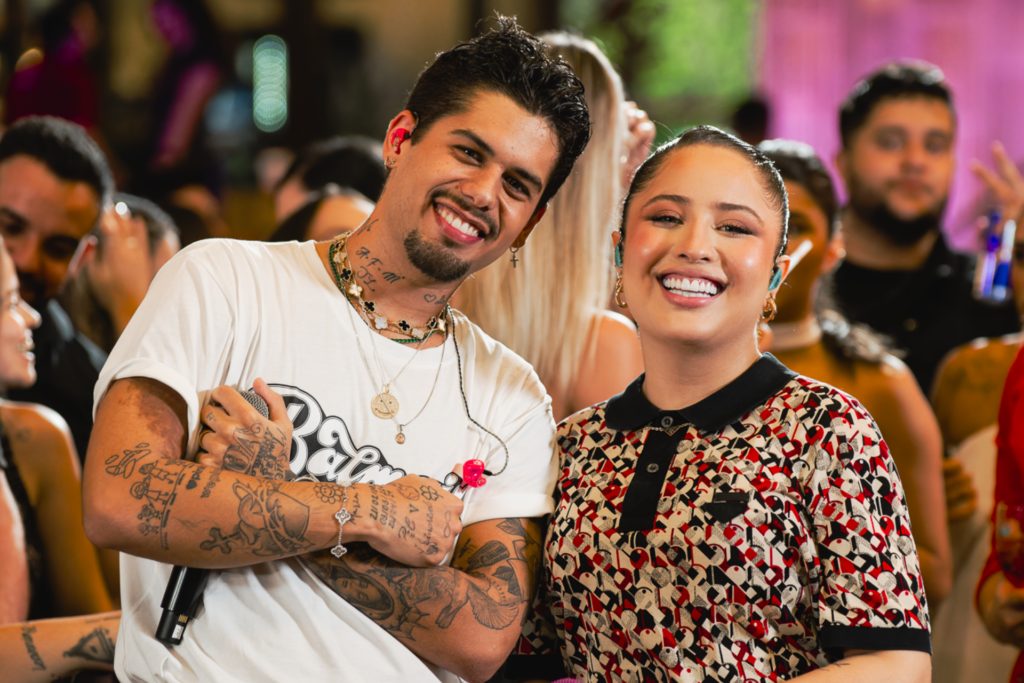 Ao lado de Zé Felipe, Mari Fernandez emplaca mais uma música entre as mais ouvidas 1 Zé Felipe e Mari Fernandez fizeram uma mescla de piseiro e sertanejo