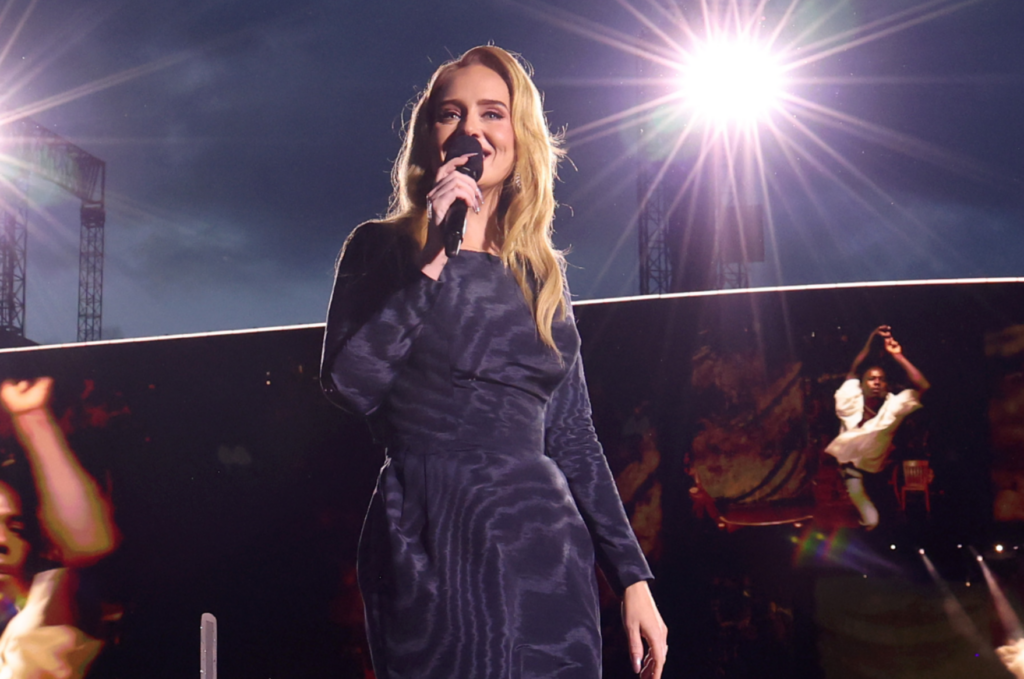 Adele anuncia vinil de show de Las Vegas por R$ 2 mil; veja o que inclui 1 Adele em show em Munique, na Alemanha