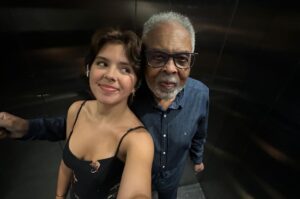 Flor Gil com o avô, Gilberto Gil