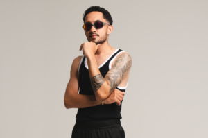 Cantor e compositor Grelo é dono do viral 'Só Fé'