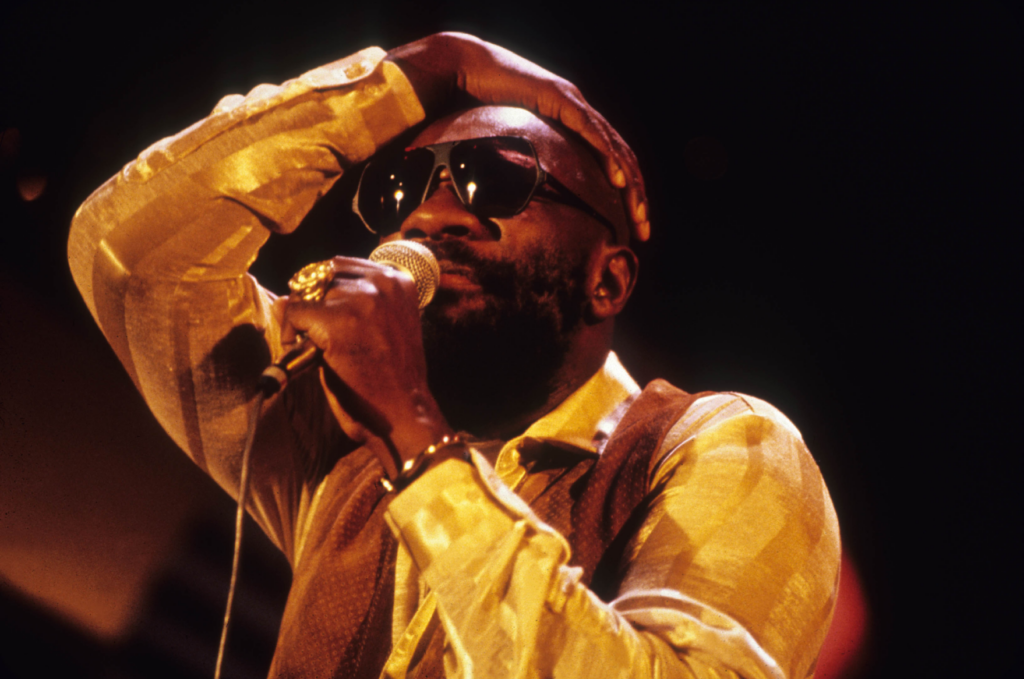 Família de Isaac Hayes ameaça processar Donald Trump por uso indevido de música 1 Cantor de soul e funk Isaac Hayes (1942-2008)