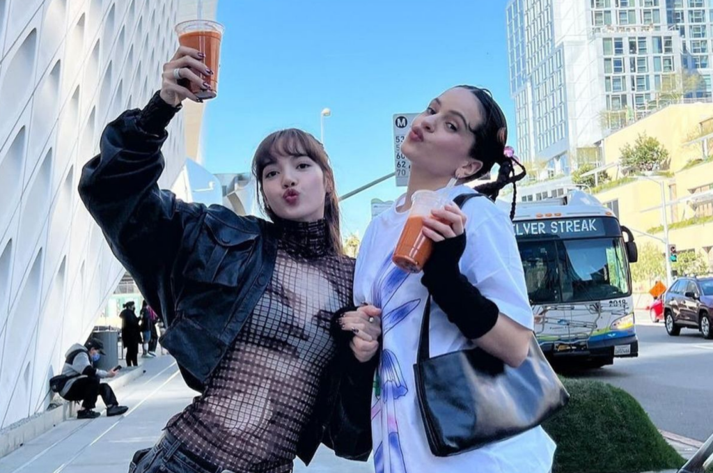 Lisa, do BLACKPINK, lança aguardada parceria com Rosalía; veja o clipe 1 Lisa e Rosalía uniram forças em parceria