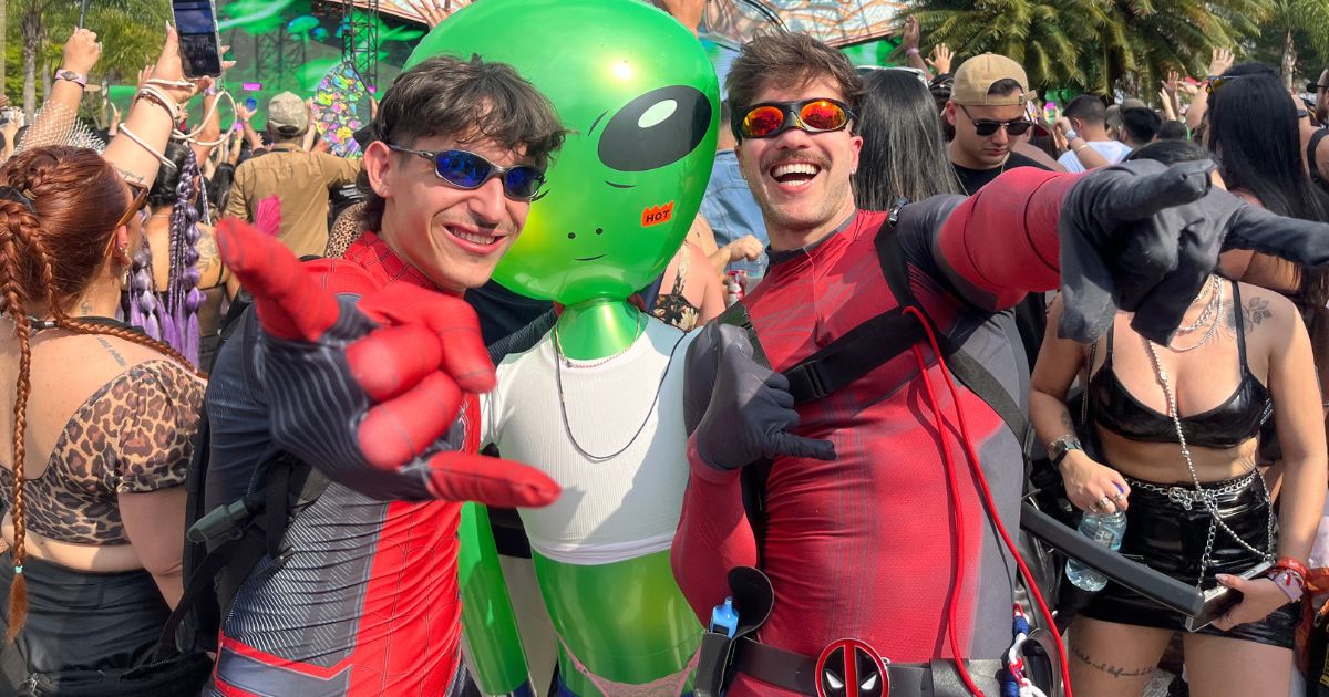 Público mostra criatividade nos looks do Tomorrowland Brasil