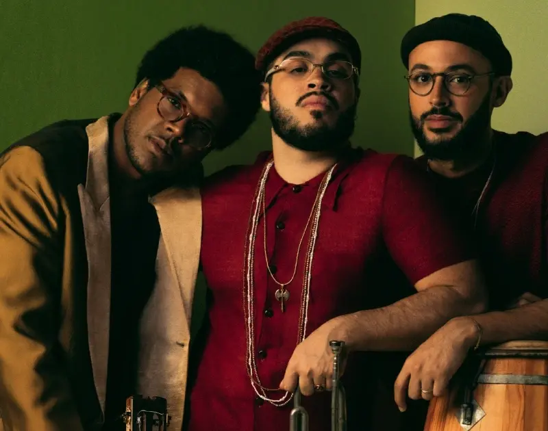 Gilsons explicam conexão de sangue com os Veloso e os desafios do novo álbum