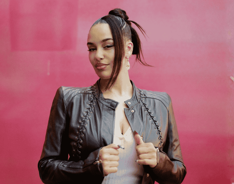 Jorja Smith inicia nova fase com “What’s Done Is Done” (Foto: Ivor Lawson-Adamah)