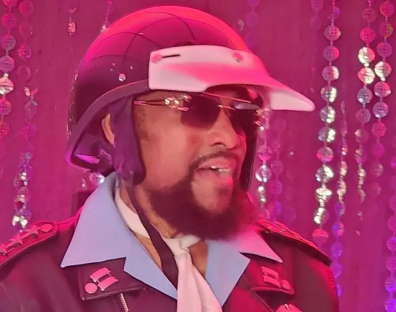 Morre Victor Willis, cantor do Village People, aos 74 anos