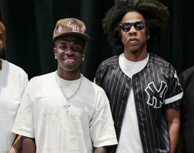 Vini Jr encontra Jay-Z em folga na Copa; rapper representa cinco brasileiros